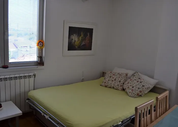 Luxury Near Center *